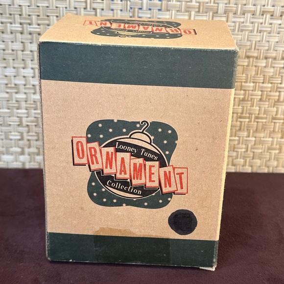 🎄VTG 1994 Looney Tunes Daffy Duck & Bugs Bunny Ceramic Stocking Tree Ornaments - Picture 10 of 13